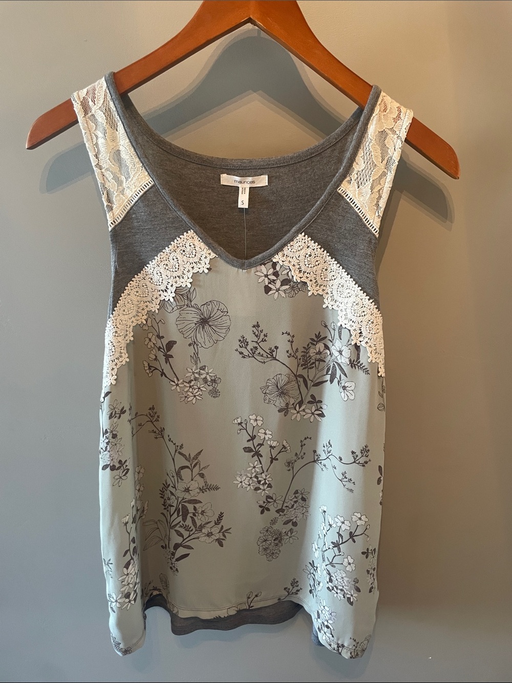 Maurices Grey Floral‎ Lace-Trim tank top Size Small